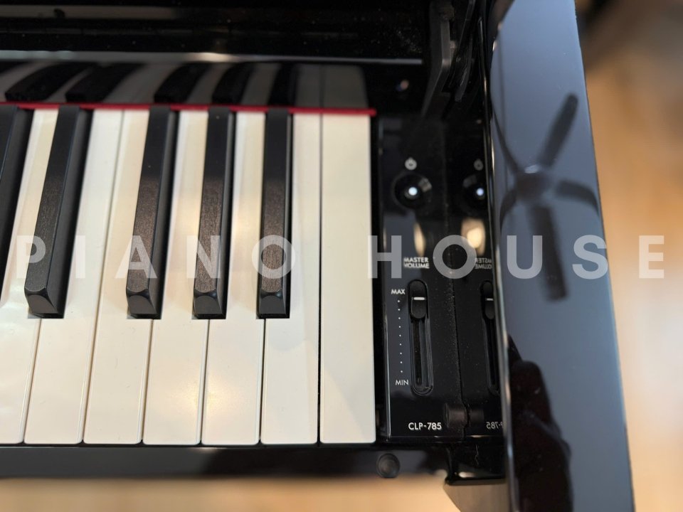 YAMAHA CLP-785 PE (USED) - Ảnh thực tế 8